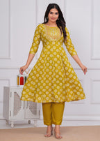 Women Rayon Kurta Pant Dupatta Set Mehndi